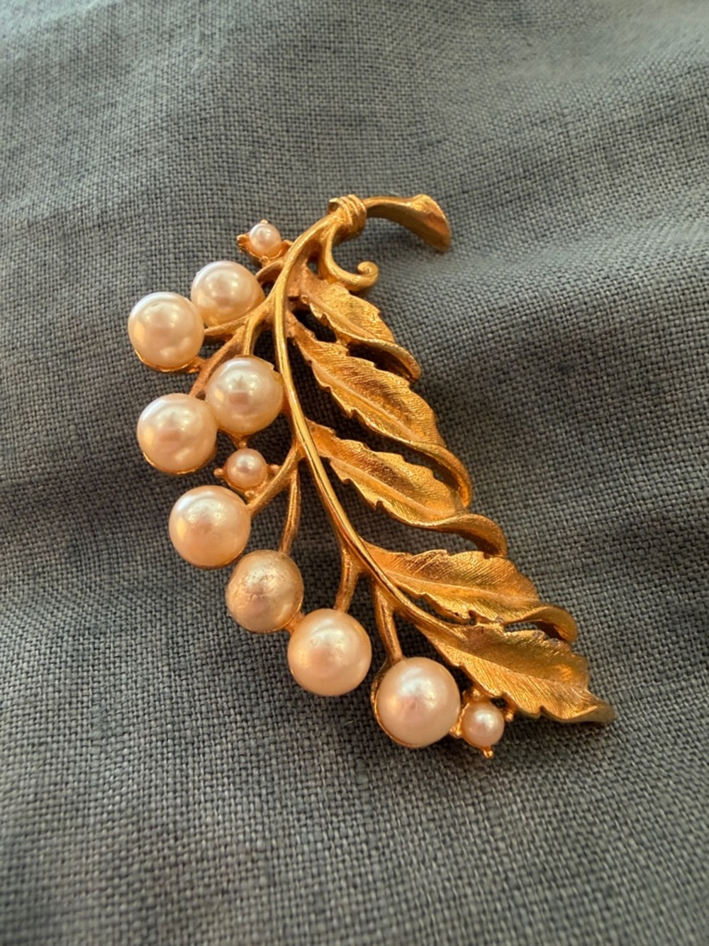 Vintage Gold Tone Leaf and Pearl Cluster Brooch - Women Jewelry